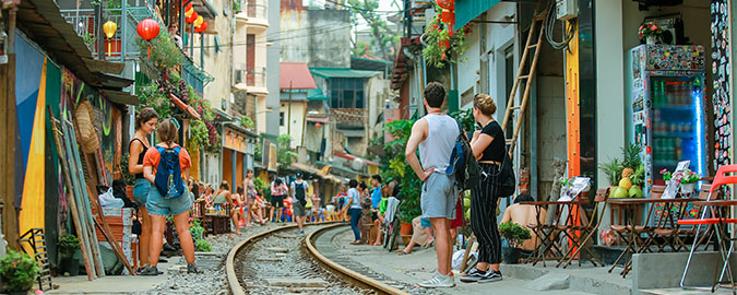 В Ханое закроют кафе на знаменитой улице с поездами