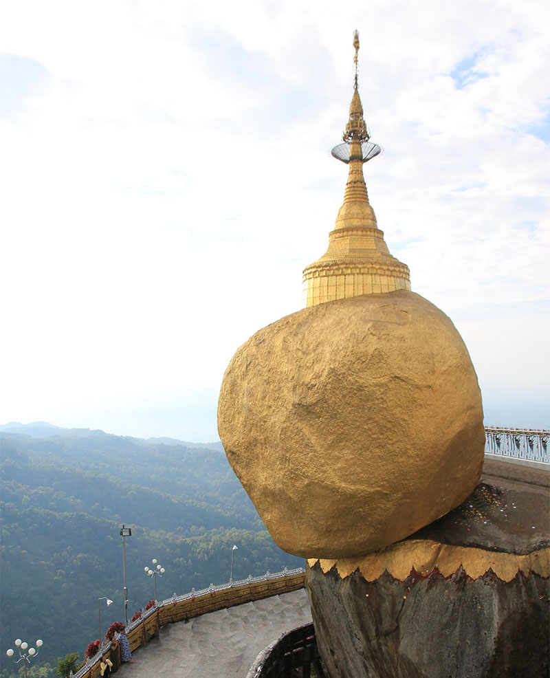 Пагода Голден-Рок в Мьянме